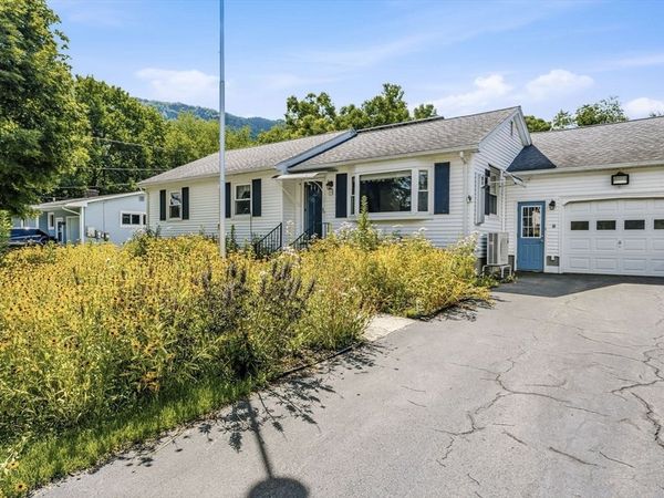 8 Richardson Cir, Easthampton, MA 01027