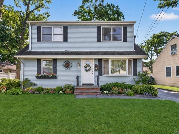 83 Whittier Avenue , North Merrick, NY 11566