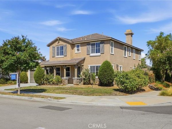 28327 Serenity Falls Way, Menifee, CA 92585
