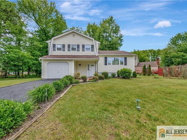 6 Sherry Court , Edison, NJ 08820