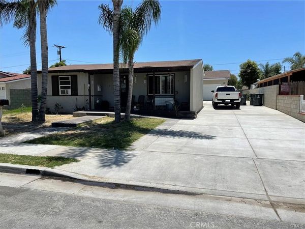2302 W La Verne Avenue, Santa Ana, CA 92704