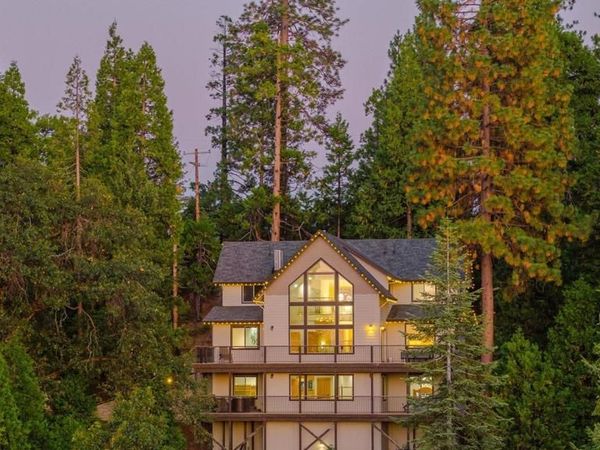 22062 Lakeview Dr, Mi Wuk Village, CA 95346