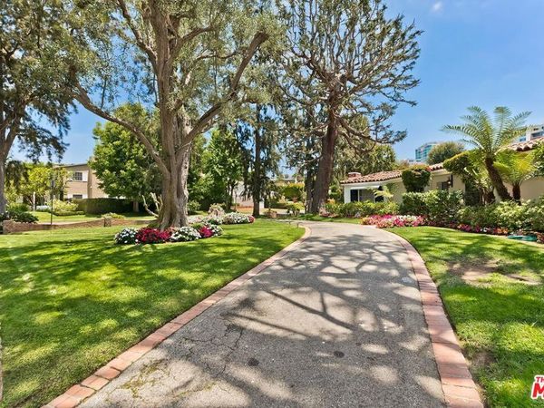 800 Warner Avenue, Los Angeles, CA 90024