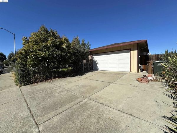 1988 Calaveras Dr , Pittsburg, CA 94565