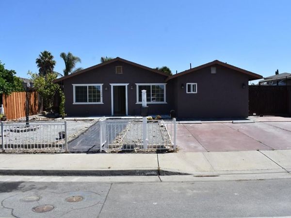1040 Central Avenue , Hollister, CA 95023