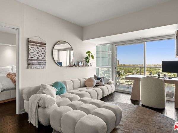 13700 Marina Pointe Drive, Unit 809, Marina Del Rey, CA 90292