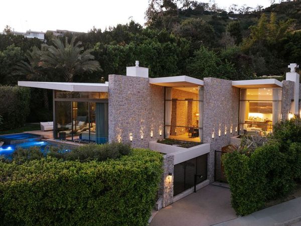 9233 Swallow Drive, West Hollywood, CA 90069