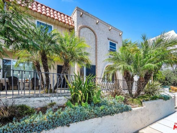 8025 Redlands Street, Unit 15, Los Angeles, CA 90293