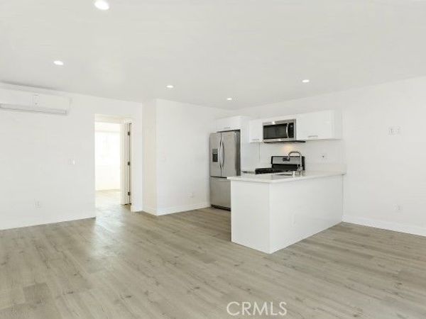6745 Laurel Canyon Boulevard, Unit 204, North Hollywood, CA 91606