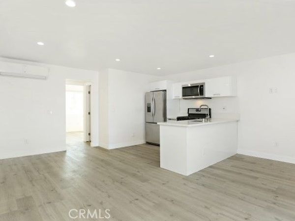 6745 Laurel Canyon Boulevard, Unit 203, North Hollywood, CA 91606