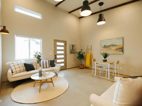187 W Park Row Avenue , Unit 101, Ventura, CA 93001