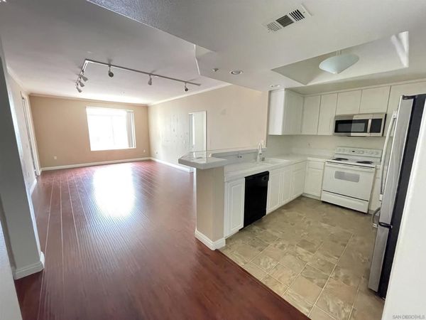 9229 Regents Rd, Unit L127, La Jolla, CA 92037