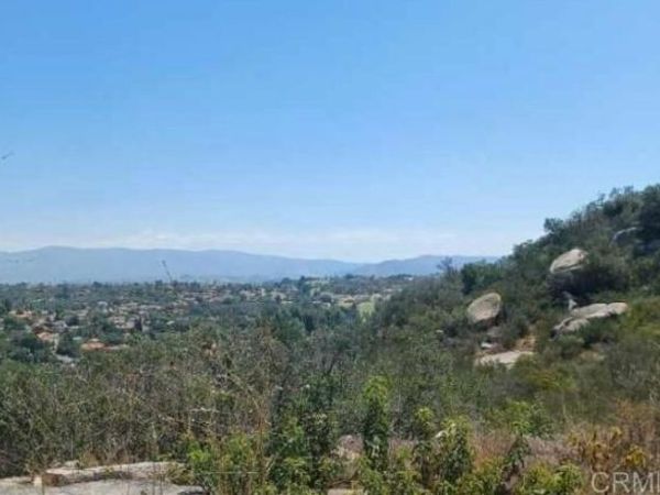 10050 Tall Oak Drive, Escondido, CA 92026