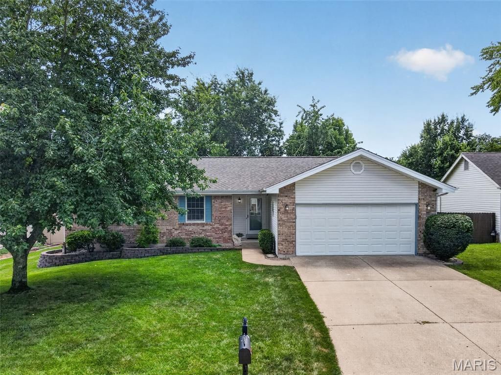 1433 Venus Drive , Saint Peters, MO 63376 Main Photo