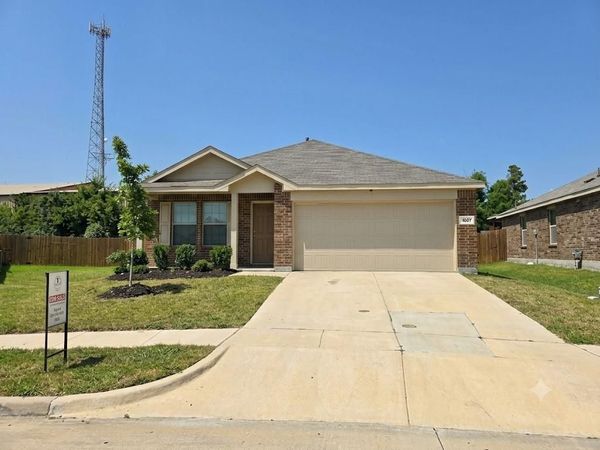 1517 Oak Creek Drive , Hutchins, TX 75141