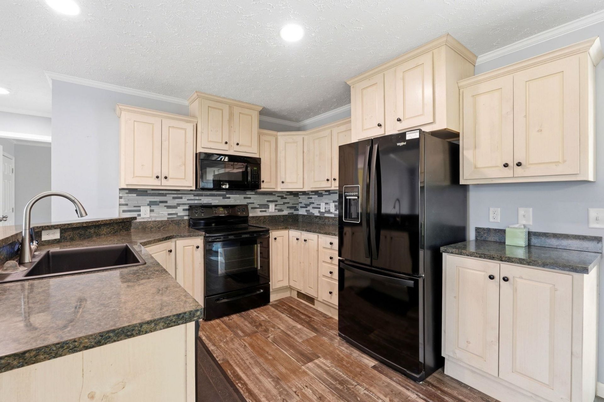 4555 Manitook Dr.  Photo 6