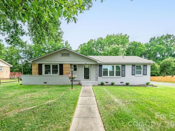 2917 Dalecrest Drive , Charlotte, NC 28269