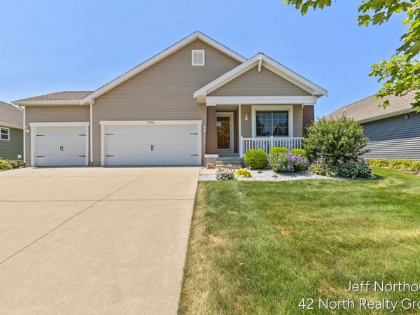 7511 Traditional Court SE, Unit 49, Caledonia, MI 49316