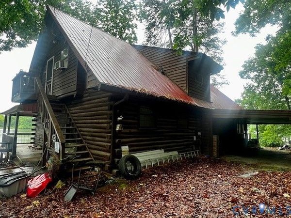 35 Lake Drive , Columbia, VA 23038