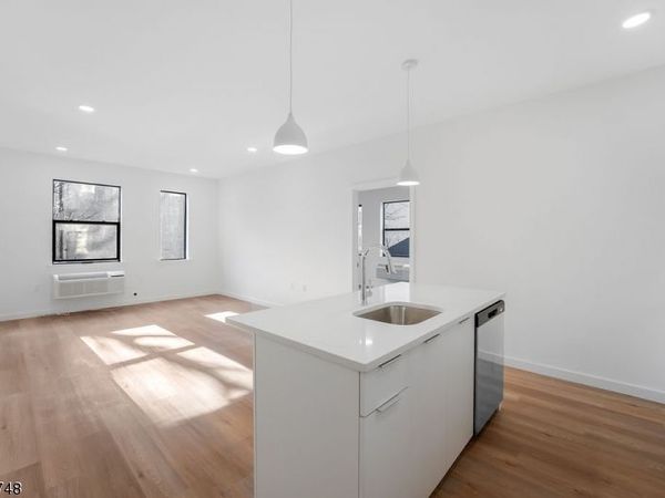 25 Freeway Dr, Unit 412, East Orange, NJ 07018