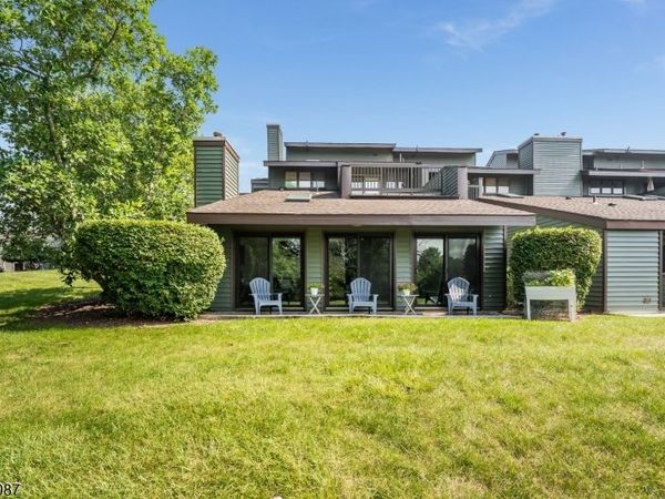 23 Highland Cir, Clinton, NJ 08801
