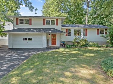 211 Donlin Drive , Liverpool, NY 13088