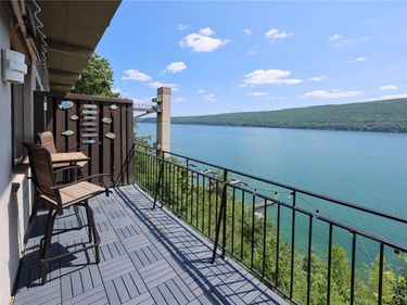 2 Cliffside Drive, Canandaigua, NY 14424