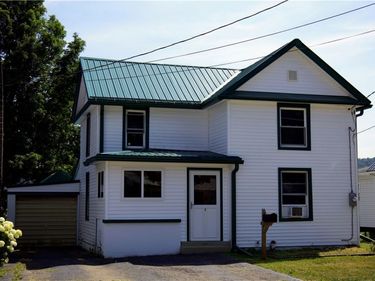 5 Lyon St , Bath, NY 14810