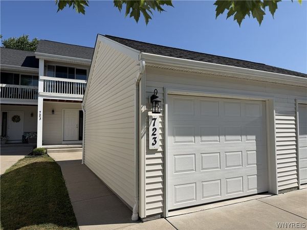 723 Robin Road , Buffalo, NY 14228