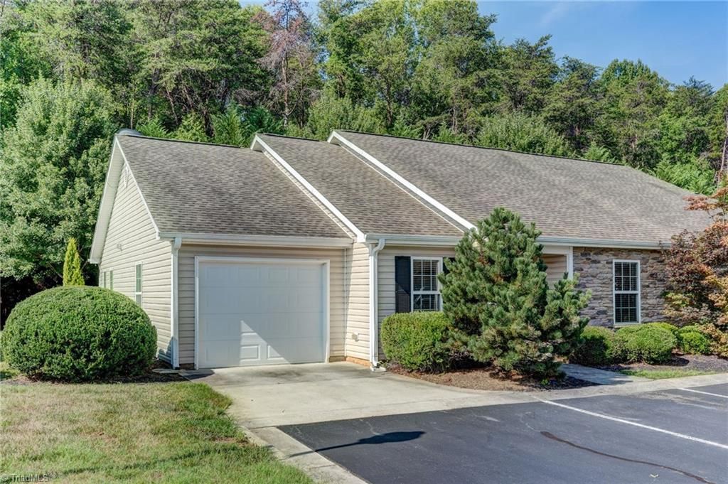 3017 Hyde Place Circle, Winston-Salem, NC 27103 Main Photo