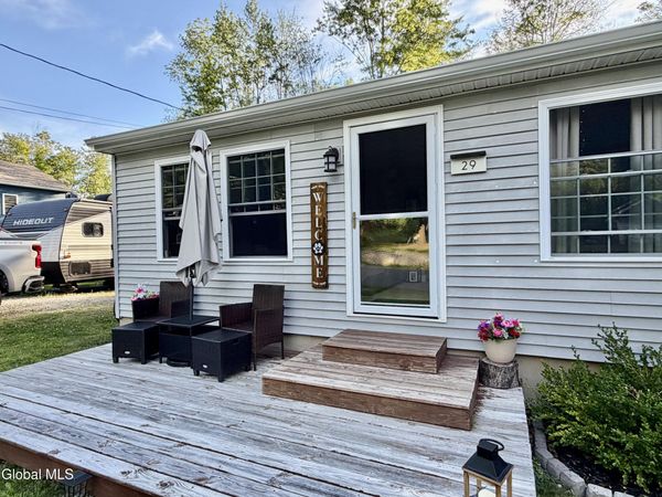 29 Knobhill Road, Averill Park, NY 12018