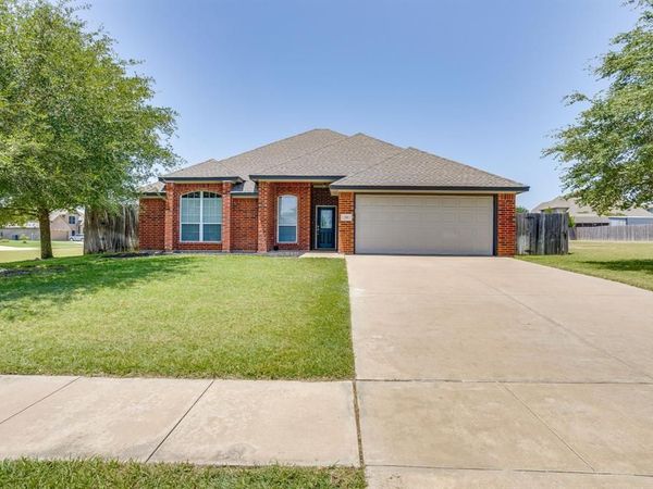 705 Carmen Ana Avenue , Grandview, TX 76050