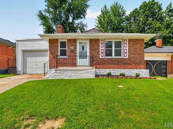 6623 Kenwood Drive, St Louis, MO 63121