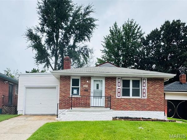 6623 Kenwood Drive , St Louis, MO 63121