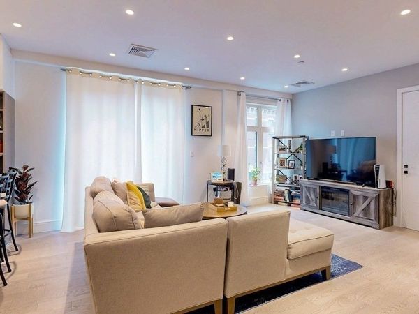 69 Walnut St, Unit 6, Brookline, MA 02445