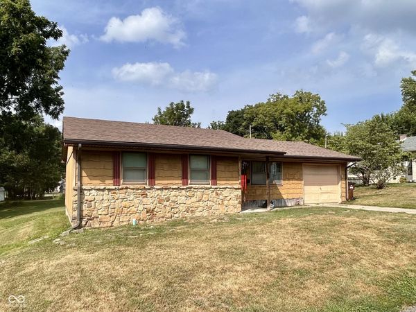 1009 W Walnut , Brownstown, IN 47220