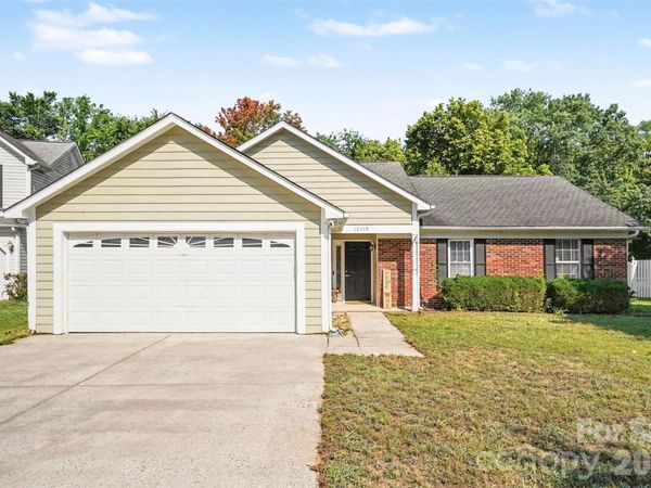 12109 Landing Green Drive , Charlotte, NC 28277