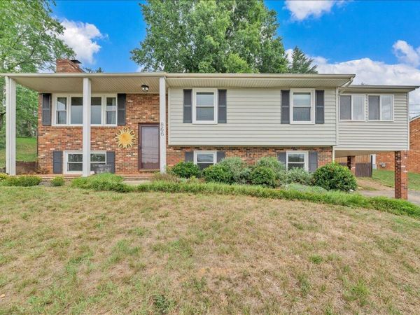866 Peyton ST , Roanoke, VA 24019
