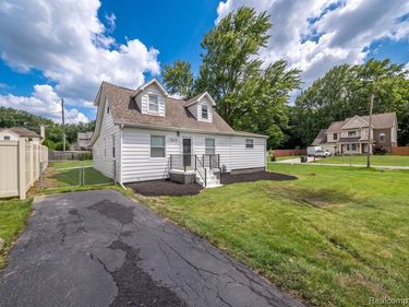 9620 Wilkie Street , Taylor, MI 48180