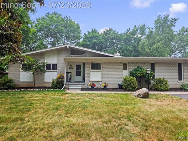 656 Lynndale Court, Rochester Hills, MI 48309