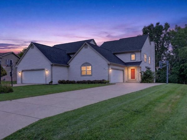 N48W16103 Lone Oak LANE, Menomonee Falls, WI 53051