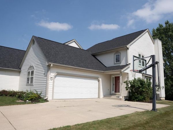 N48W16103 Lone Oak LANE, Menomonee Falls, WI 53051