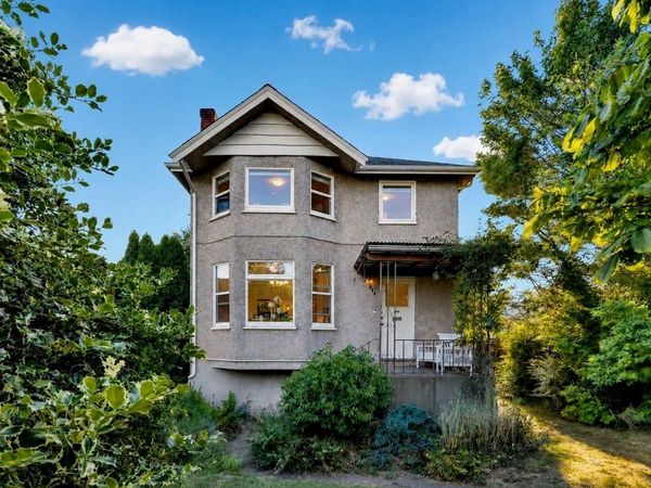 2726 Prior St , Victoria, BC V8T 3Y1