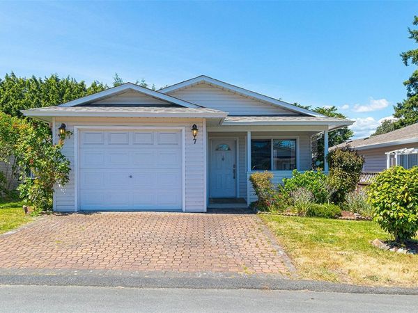 7 Eagle Lane, View Royal, BC V9A 7M2