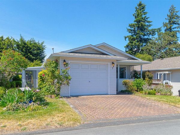 7 Eagle Lane, View Royal, BC V9A 7M2