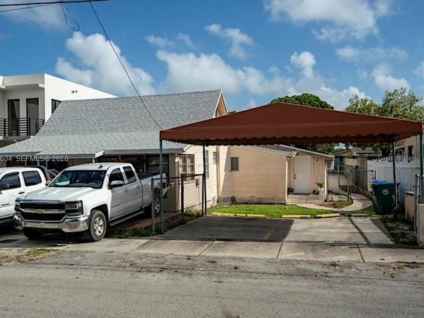3438 SW 2nd St , Miami, FL 33135