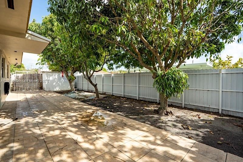 3438 SW 2nd St , Miami, FL 33135 Photo