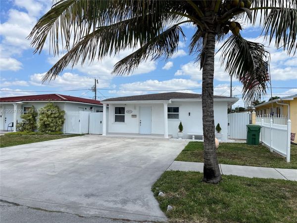 10571 SW 27th St , Miami, FL 33165