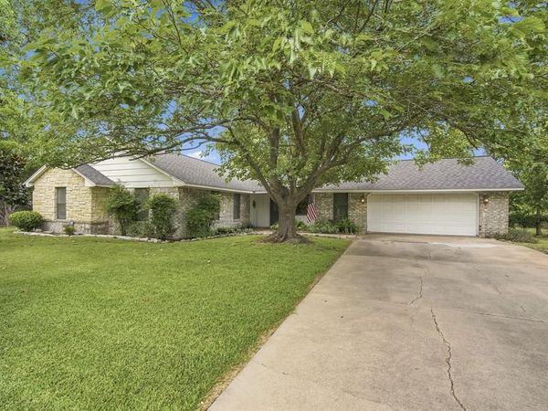 1215 Butcher Road , Waxahachie, TX 75165