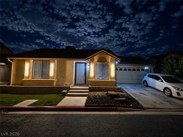 2735 Poppyseed Way , Las Vegas, NV 89142